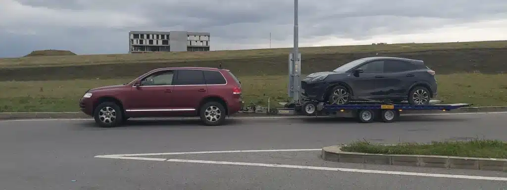 Transportăm pe platformă auto în Iași sau național autoturisme defecte / avariate , dar și pasagerii acestora.